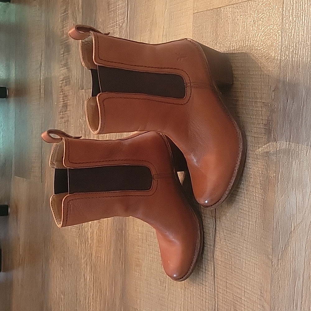 Frye Carmen Chelsea Cognac Boot